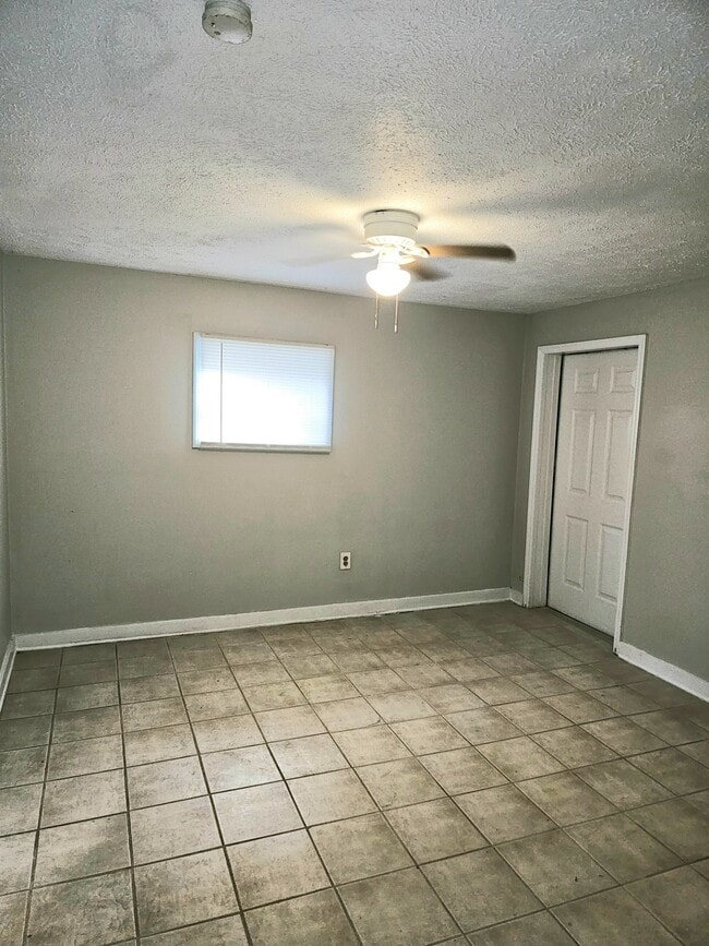 Building Photo - 422 Meriwether St