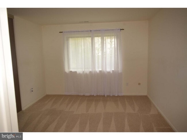 Building Photo - 23A E Daisy Ln