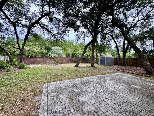 Building Photo - 721 Endeavour Dr S