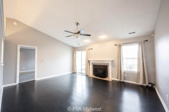 Building Photo - "Charming 3-Bed, 2-Bath Gem with 1323 Sq Ft of Comfort on Bitternut Drive!"