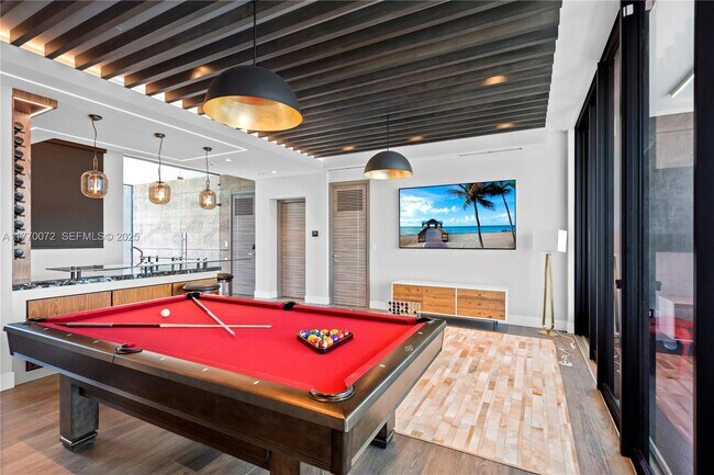 Building Photo - 1400 Bayview Dr