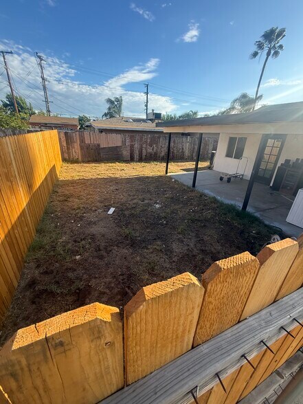 Building Photo - 449 S Pampas Ave