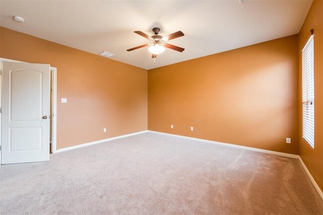 Building Photo - 913 Brighton Pl