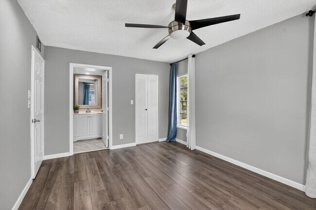 Building Photo - 7535 S Oriole Blvd