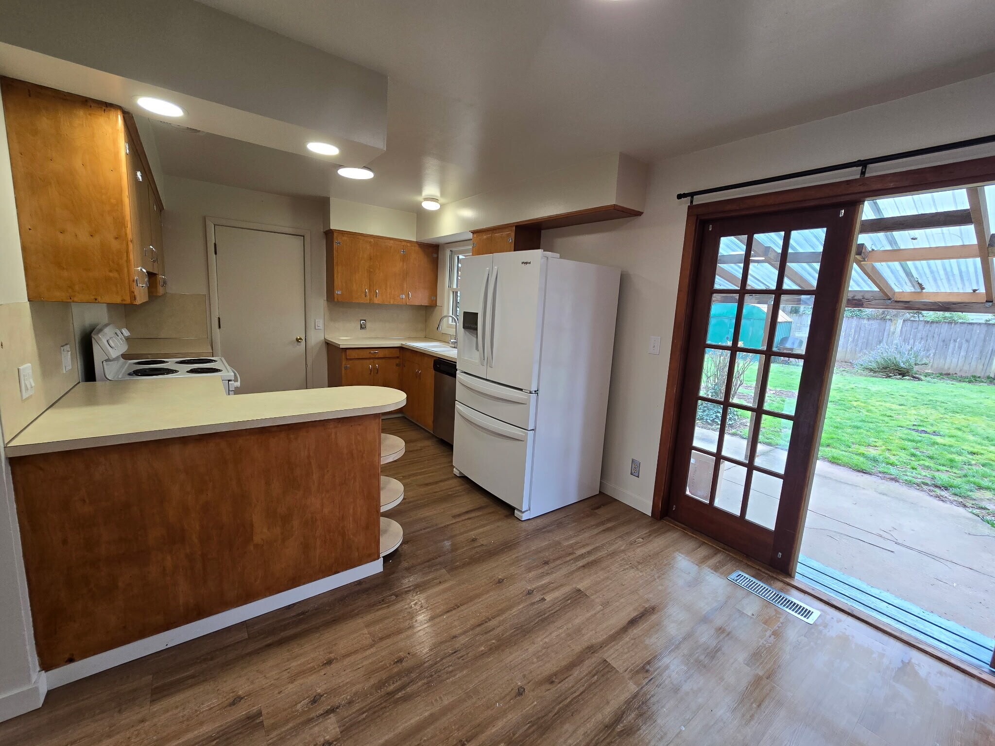 Building Photo - 11824 NE Stanton St