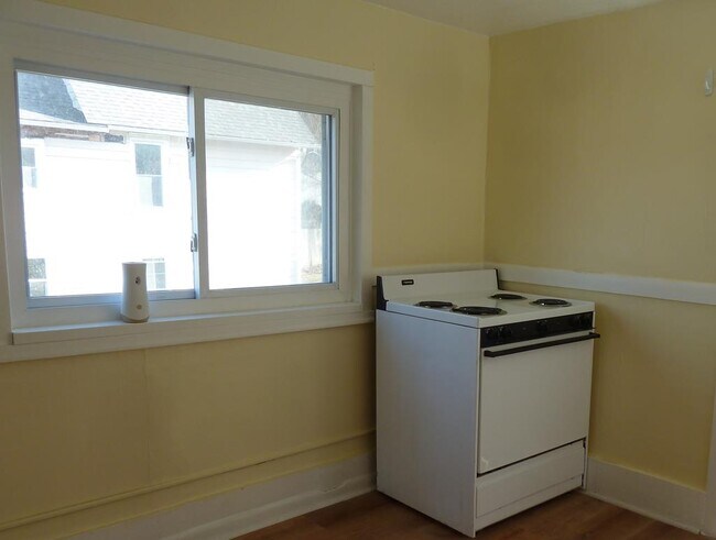 Building Photo - 118-120 W 6th St