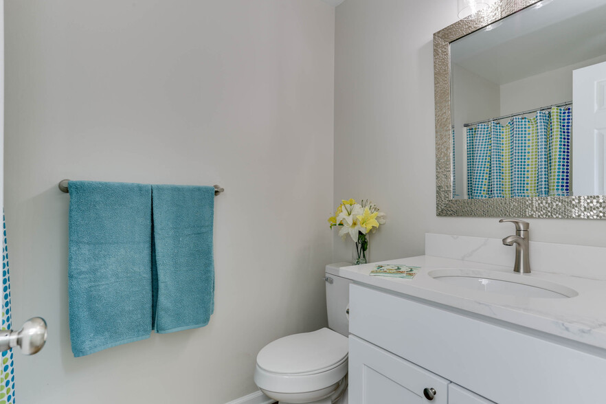 2nd Floor Primary Bathroom - 1553 Penrose Arch