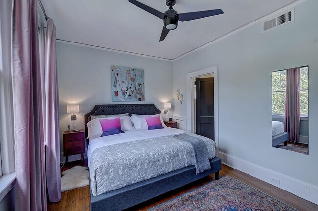 Building Photo - 518 Lamar Ave