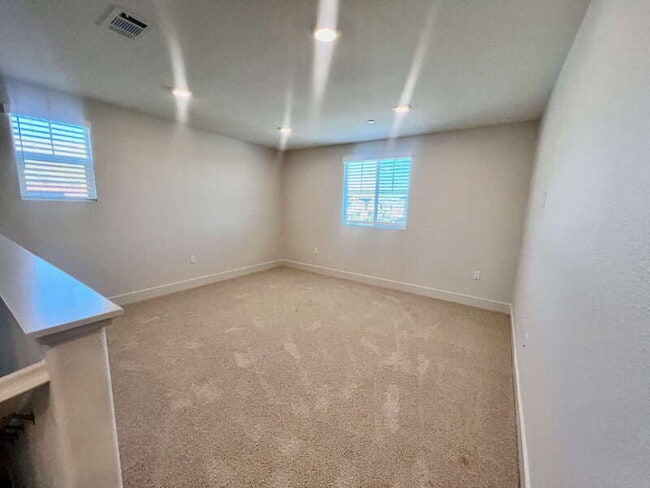 Building Photo - 3215 Center Dr