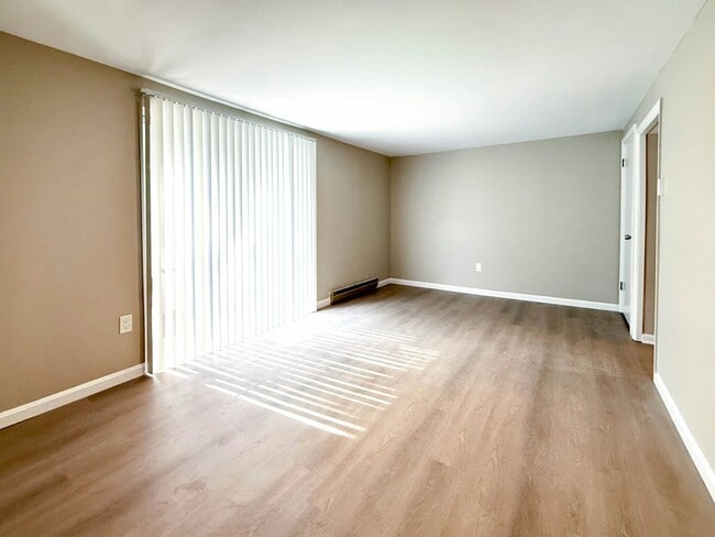 Building Photo - 9242 Woodcreek Ct