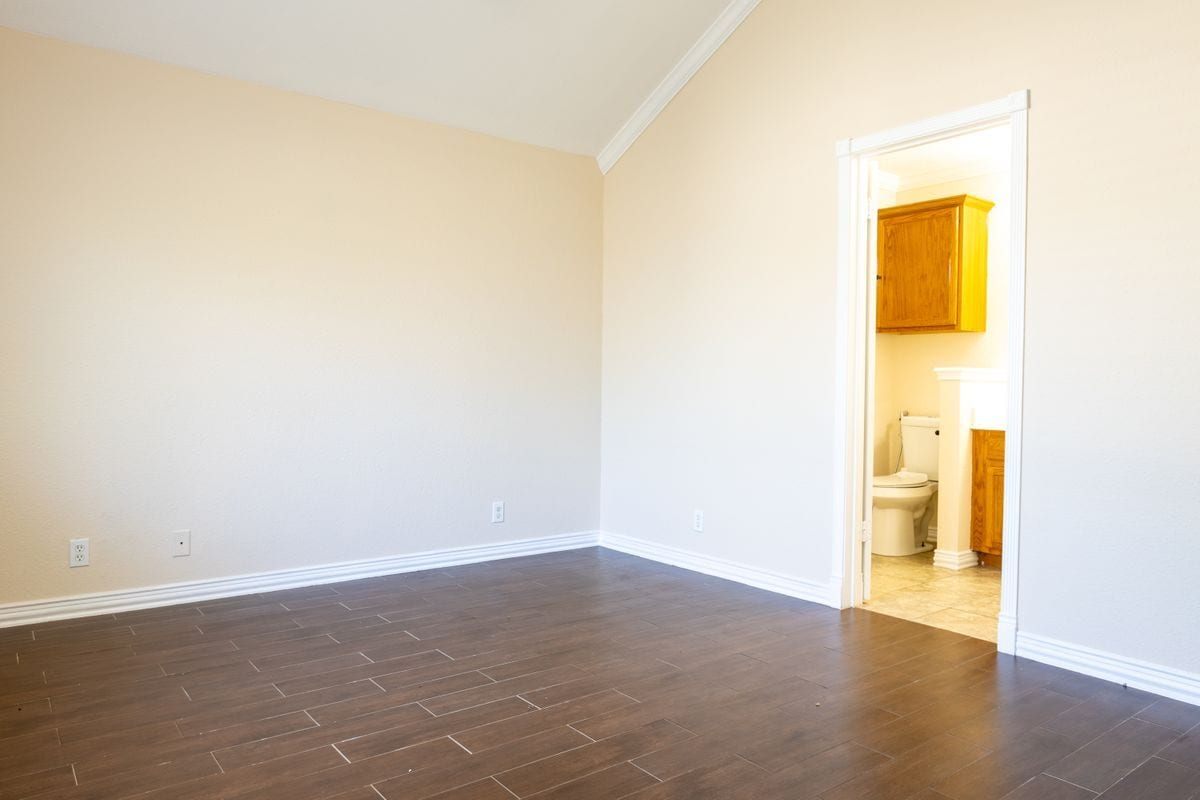 Building Photo - 13921 Greinert Dr