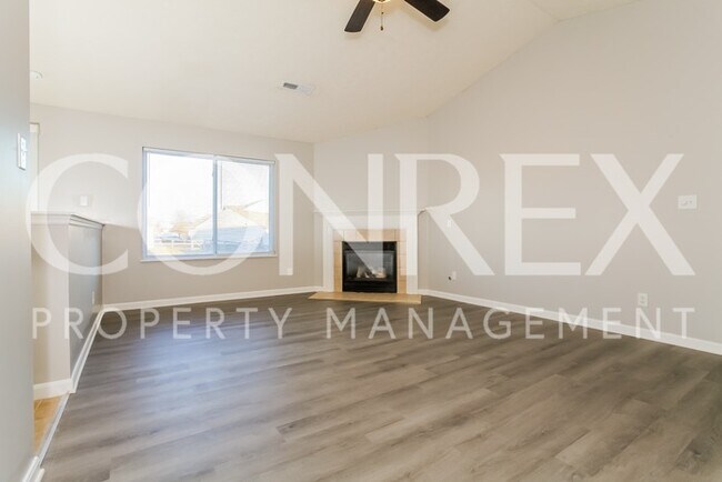 Building Photo - Stunning 3 Bedroom with Cathedral Ceilings!