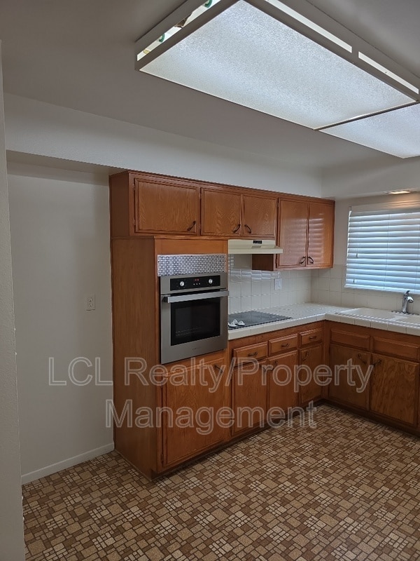 Building Photo - 27147 El Rancho Dr