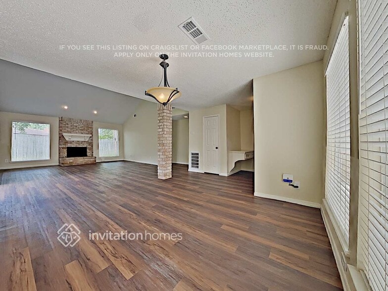 Building Photo - 13414 Pantano Dr