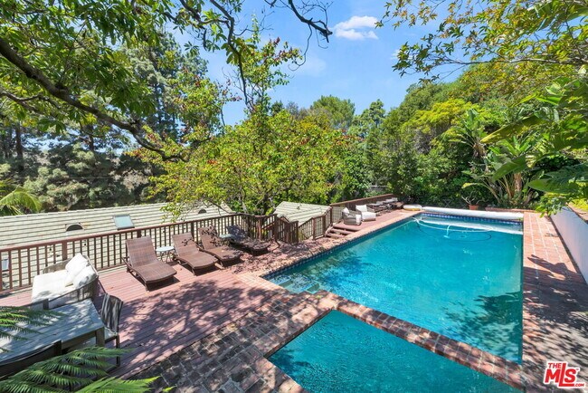 Building Photo - 27 Latimer Rd