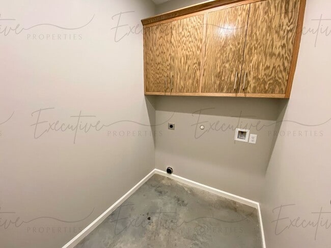 Building Photo - South LC - 3BR/2BA with Carport & Custom Features