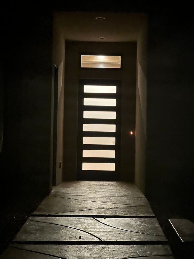 Building Photo - Beautiful 4 Bedroom, 4 Bathroom Home in The Dunes at Sand Hollow Resort