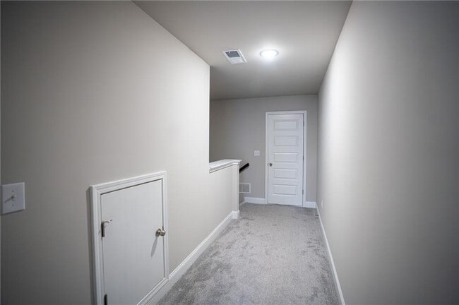 Building Photo - 2215 Manor Pointe Dr