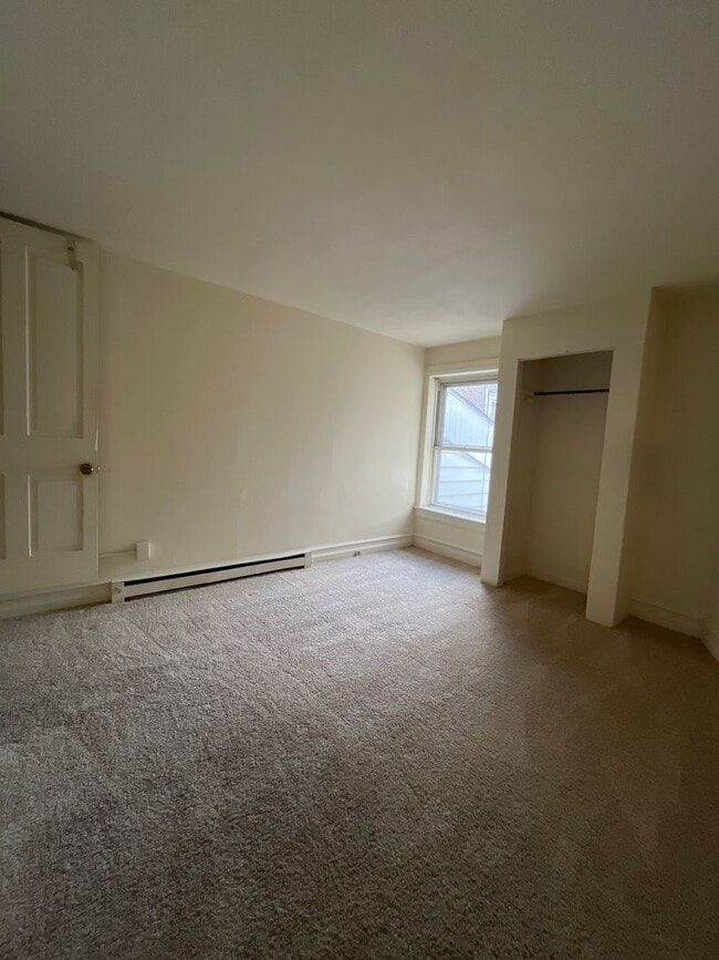 Building Photo - Spacious 3-bedroom home available for rent in Allentown available immediately