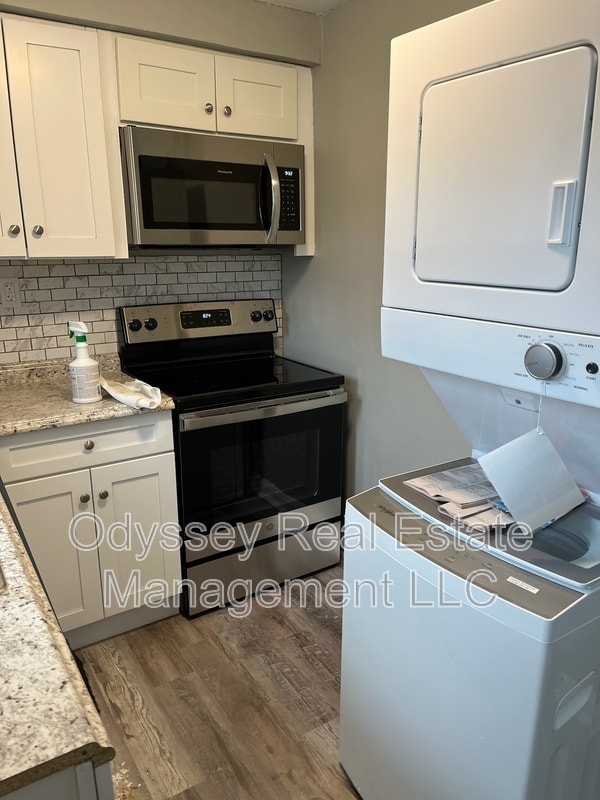 Building Photo - 4006 Arctic Ave