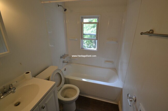 Building Photo - 1729 Pulte St
