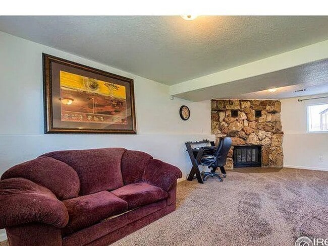 Building Photo - Students Welcome! 4 Bedroom 2 bath split level home - Available in June!