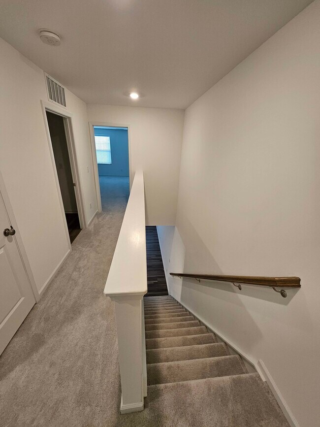 Building Photo - 868 Pilot St