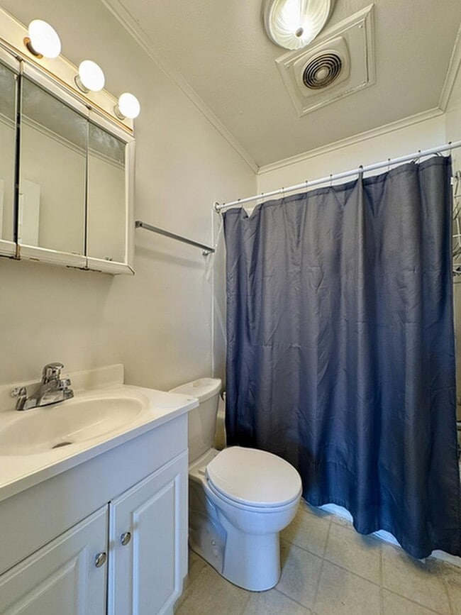 Building Photo - Spacious Four-Bedroom Home with Loft and Private Fenced Yard – Steps from Downtown Blacksburg