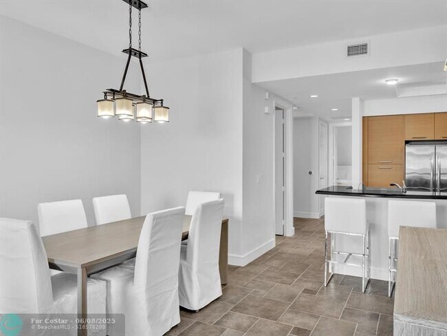 Building Photo - 4444 El Mar Dr