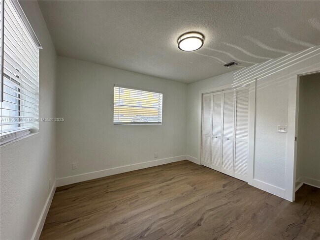 Building Photo - 116 NW 2nd Ave