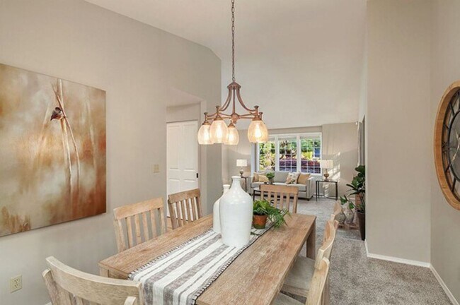 Building Photo - Exceptional home on a quiet cul-de-sac in ...