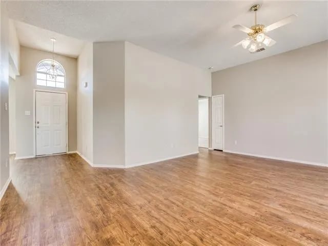 Building Photo - 2430 Norwich Dr