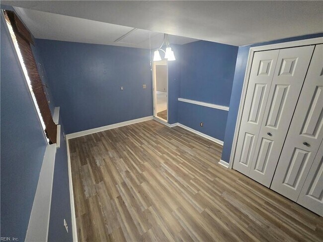 Building Photo - 921 Martingale Ct
