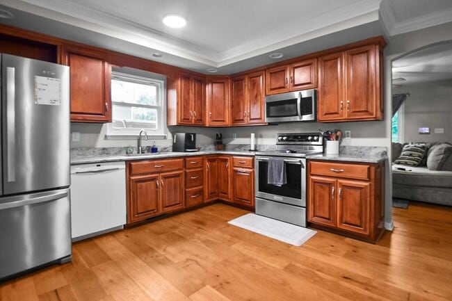 Building Photo - Pet Friendly Three Bedroom!
