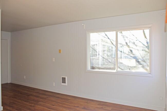 Building Photo - 4923 NE 16th Ave