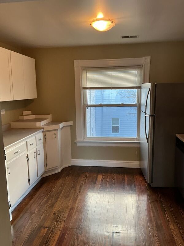 Building Photo - 2889 Markbreit Ave