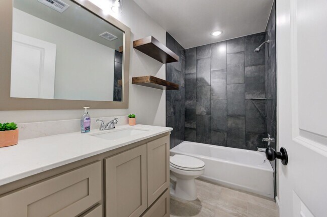 Building Photo - Brand New Home in Mustang!