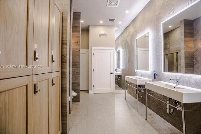 Building Photo - 19754 Dinner Key Dr