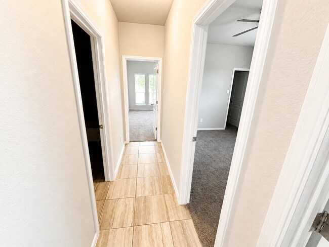 Building Photo - 703 Dunford Dr