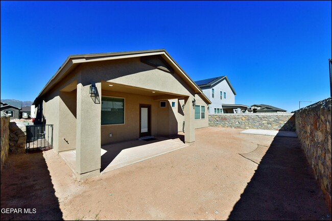 Building Photo - 10716 Drew Pearson Dr