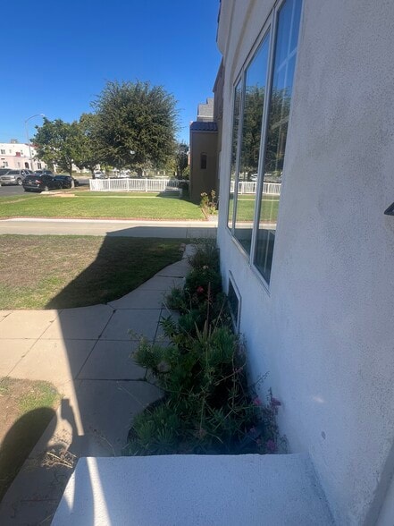 Building Photo - 1234 Keniston Ave