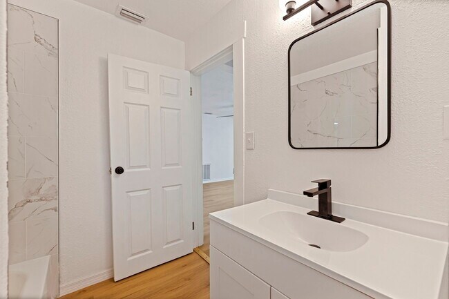 Building Photo - 2710 22nd Ave S