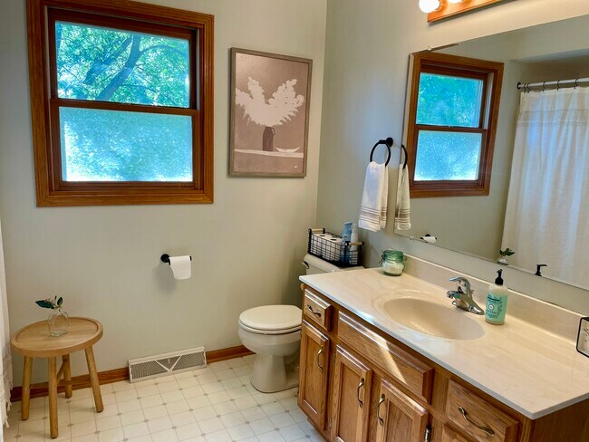 Building Photo - 4202 Lake St