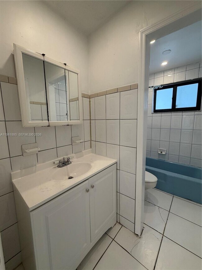 Building Photo - 17150 NE 23rd Ave