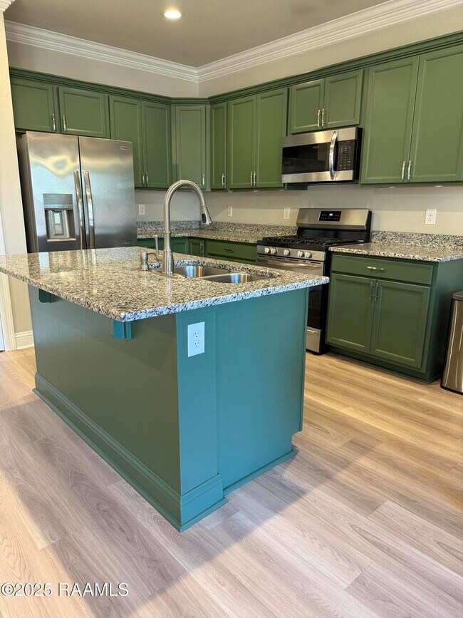 Building Photo - 301 Oak Hill Ln