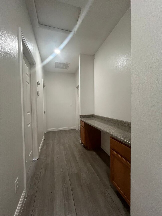Building Photo - 3 bed 2 bth in Apple Valley. Apply today!