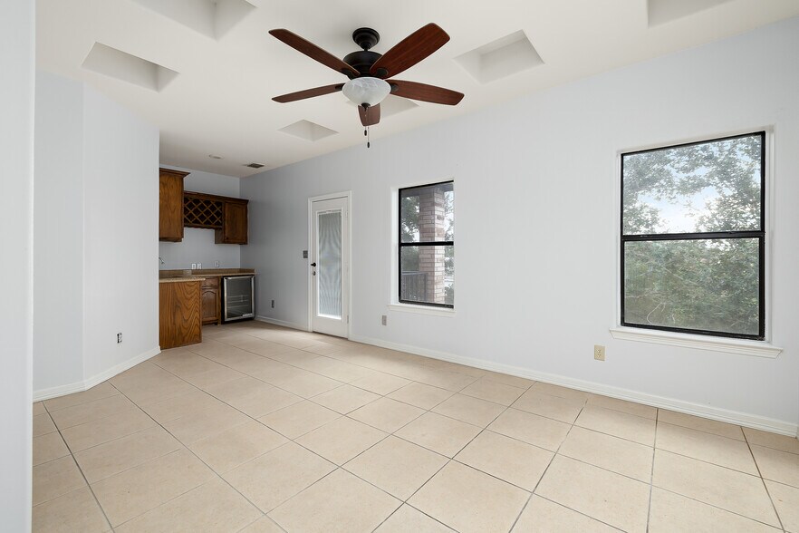 Building Photo - 4717 Ebony Ave
