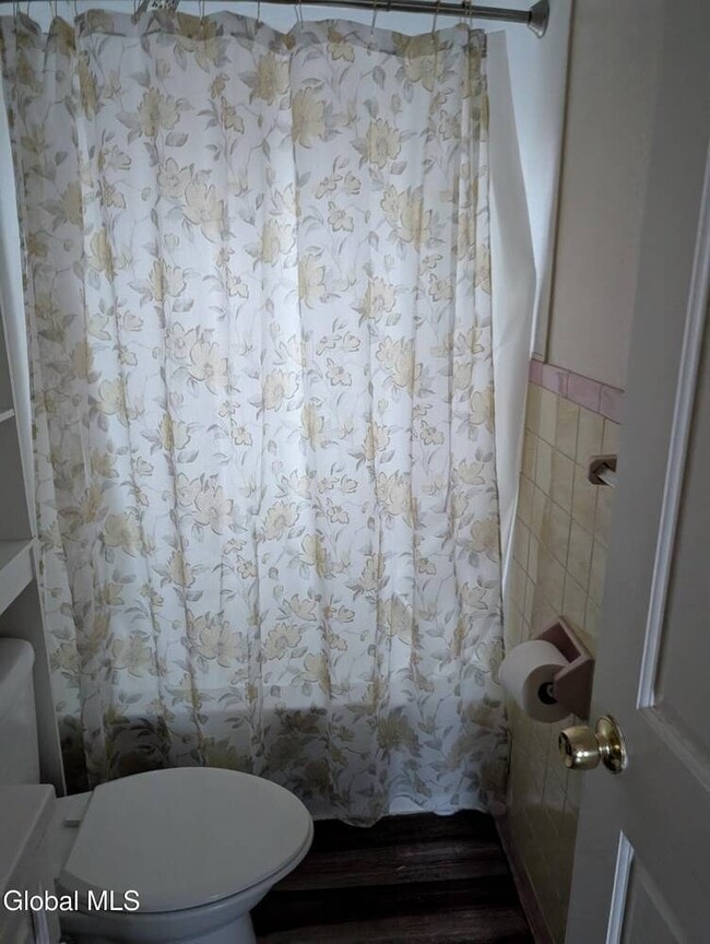 Building Photo - 318 27th St