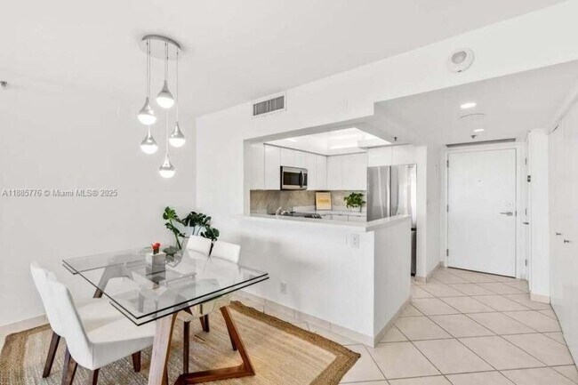 Building Photo - 2 bedroom in Aventura FL 33180