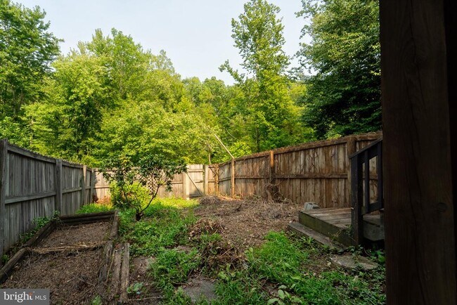 Building Photo - 413 Lakeview Ct